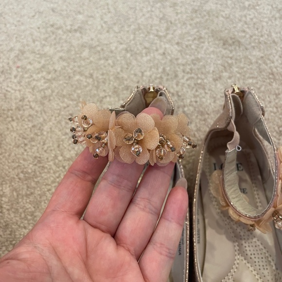 Girls Rose Gold Shoes Size 1 - Picture 5 of 5